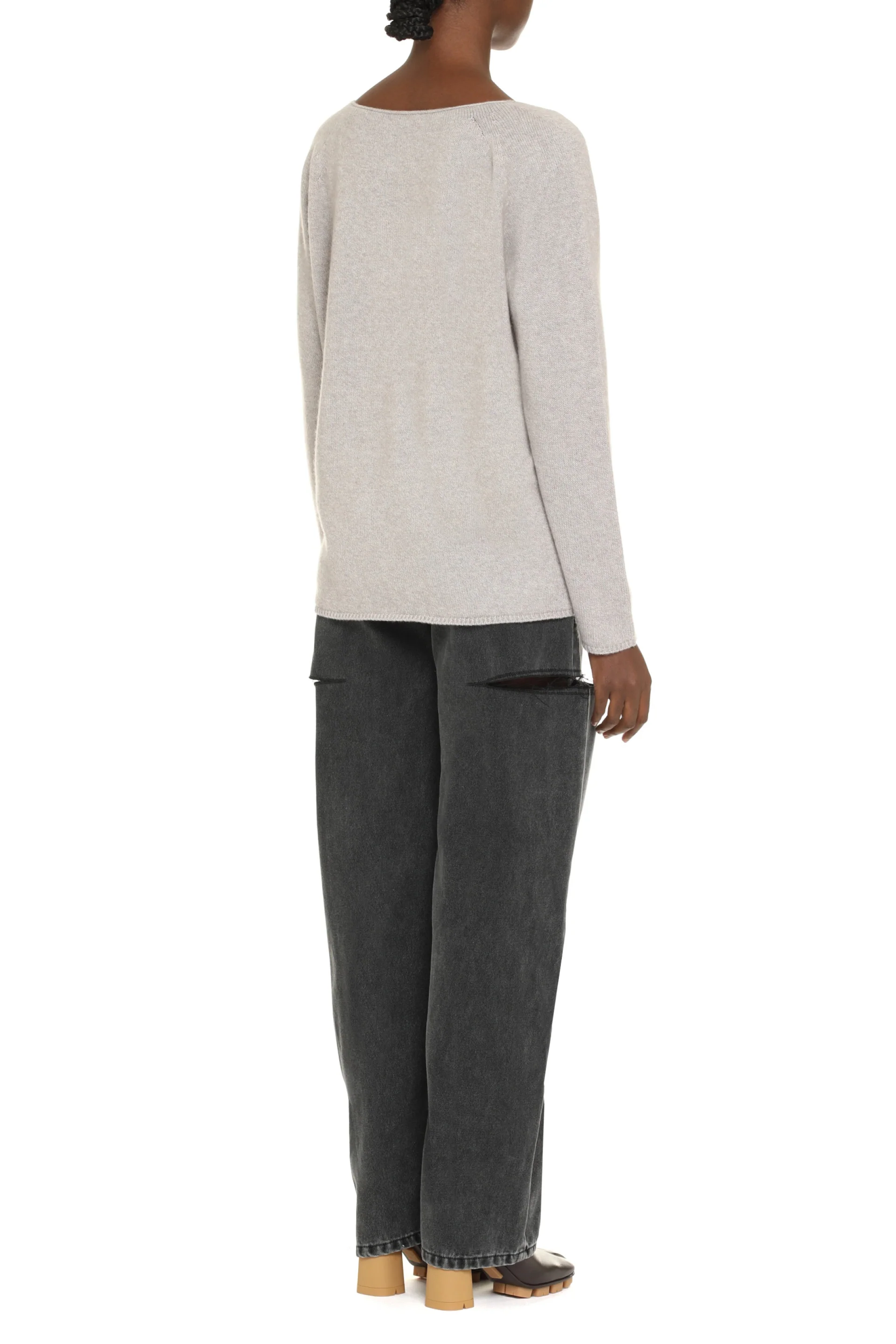 The (alphabet) Cashmere-Blend V-Neck Knit Pullover - Image 4