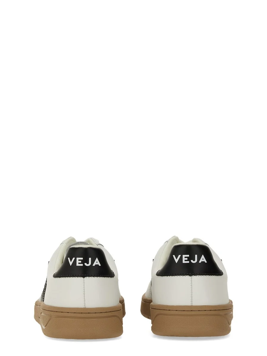 Veja Stylish Men's V-12 Sneakers - Image 4